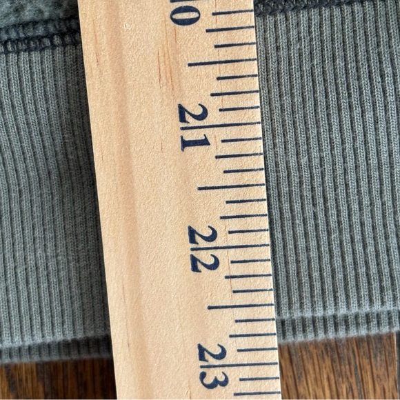 EVERLANE Army Green ReNew Sherpa Fleece Raglan Sweatshirt (L) - Picture 7 of 7